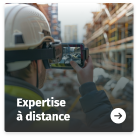 Technicien utilisant l'assistance visuelle Speakylink sur un smartphone pour montrer un chantier
