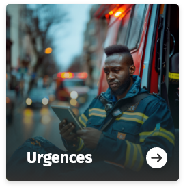 Pompier utilisant l'assistance visuel Speakylink sur une tablette lors d'une intervention